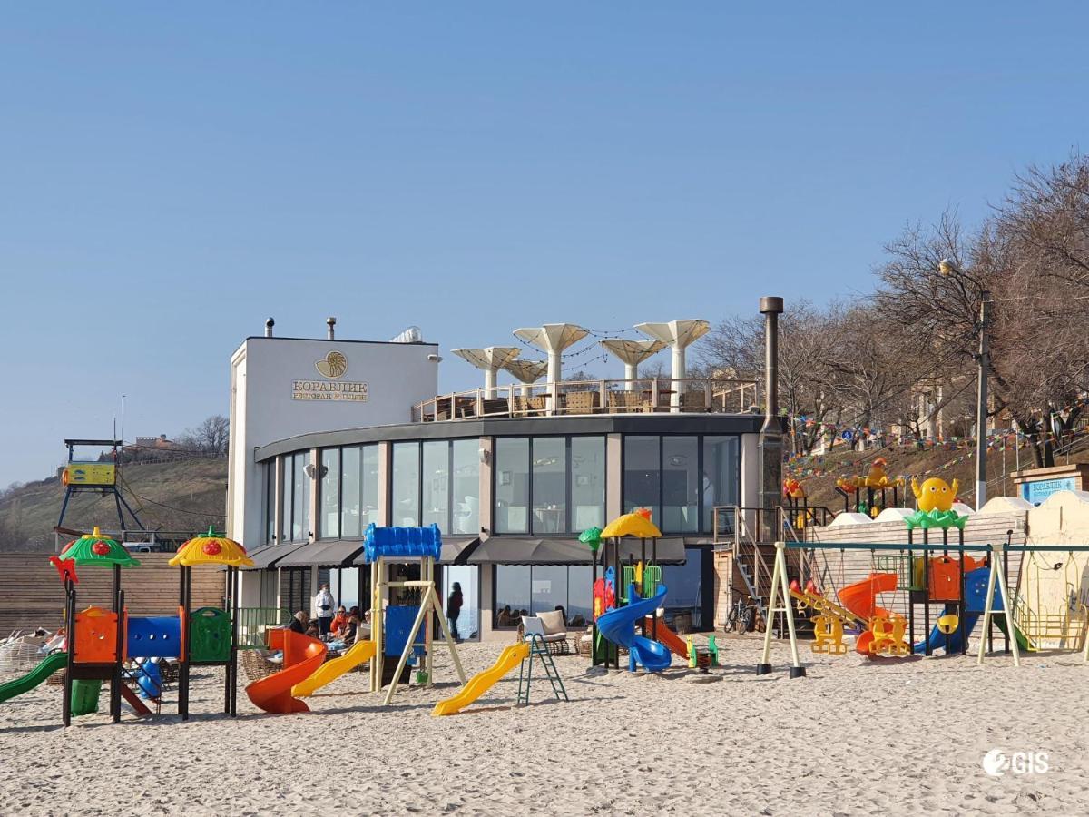 Апартаменты У Моря Magnit Первая Линия Odesa Exterior photo